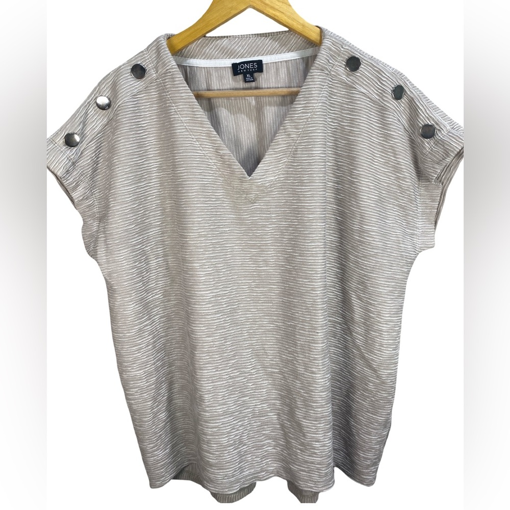 Jones New York Cream Textured Short Sleeve Blouse XL Silver Button Detail